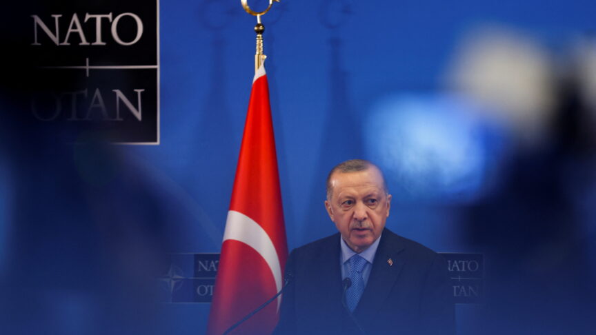 ШОК ЗА ЕРДОГАН: Турција ќе „лета“ од НАТО ако го блокира влезот на Финска и Шведска