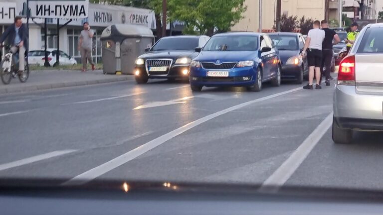 ФОТО: Карамбол во Скопје попладнево поради неприлагодена брзина