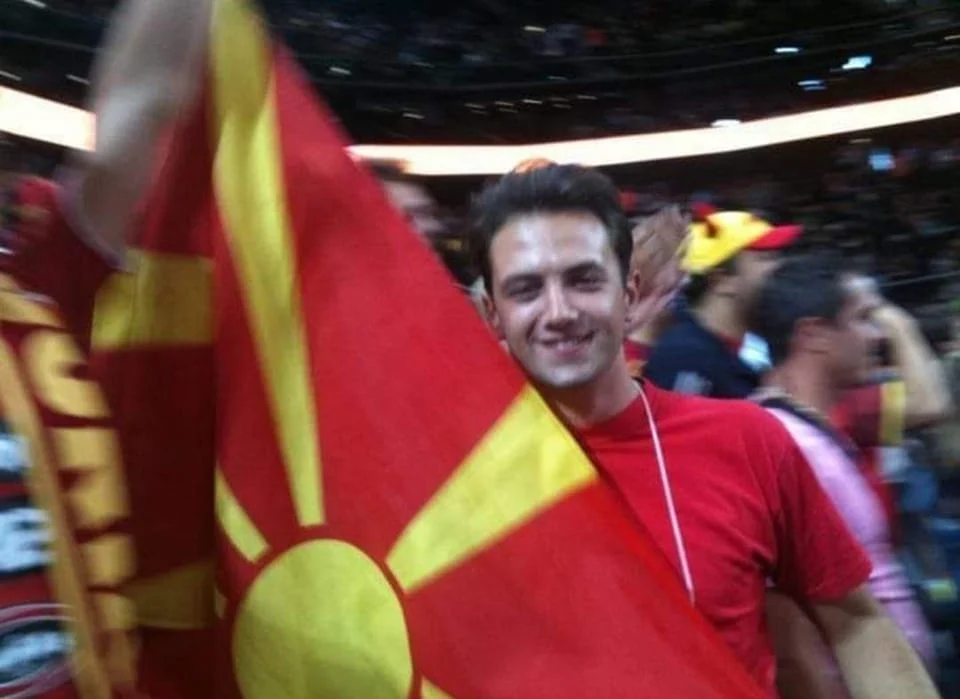 Македонската естрада МОЛЧИ за колегата: Само овие две пејачки излегоа со поддршка за Ламбе!