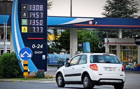 Следува ЦРНО СЦЕНАРИО: Цената на нафтата може да достигне неверојатни 160 денари за литар!