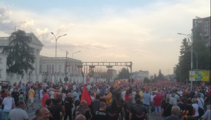 ПРВИ ФОТОГРАФИИ: МАШАЛА МАКЕДОНЦИ- На Владата ѝ се случува народ, Македонија е ЖИВА (ФОТО)
