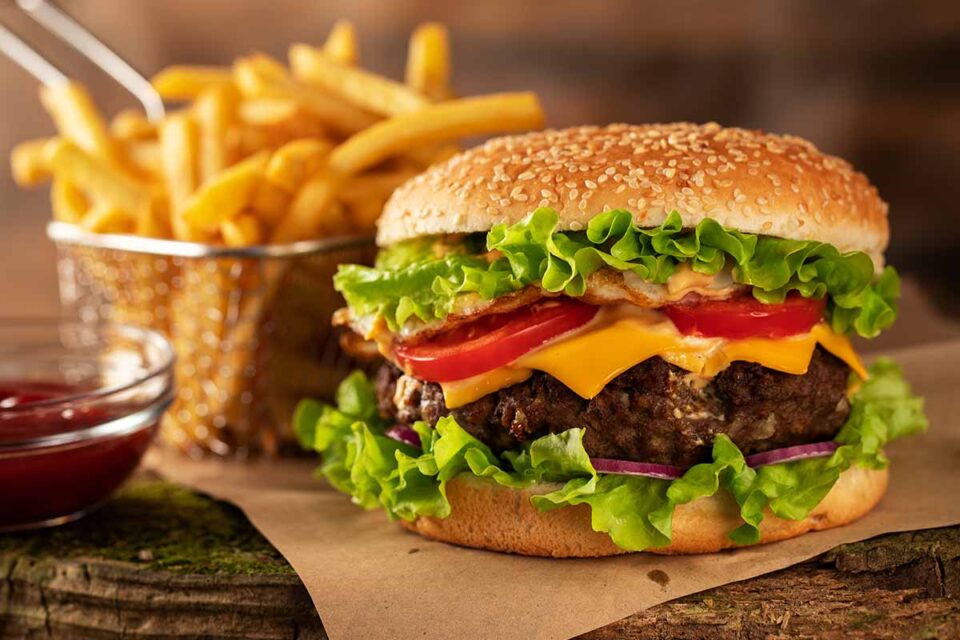 Позната нутриционистка тврди: Подобро изедете два хамбургери, отколку еден со…