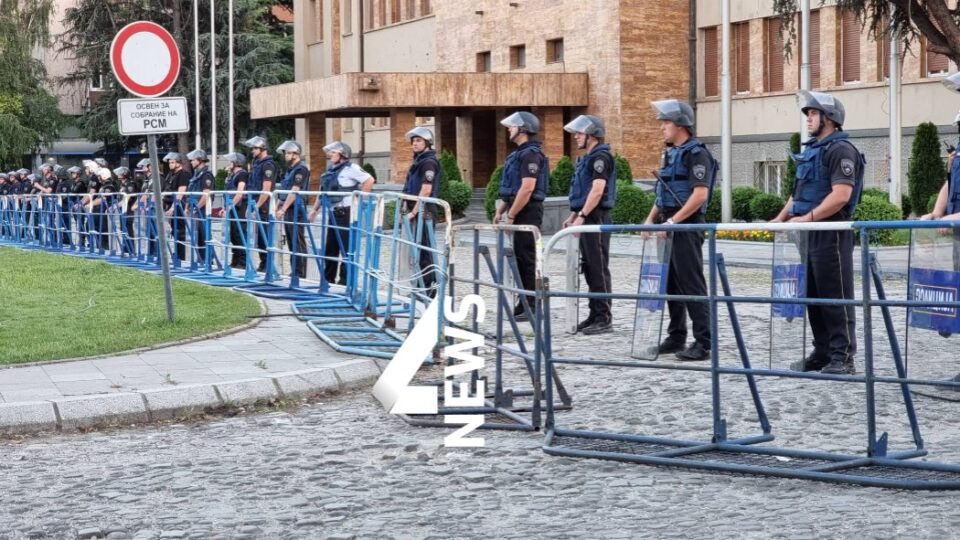 Полицајци од цела Македонија во Скопје, надлетуваат хеликоптери: Службите процениле дека денешните настани се од висок ризик