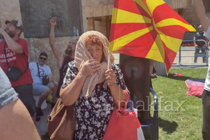 Мајка Македонка до Пендаровски: Стево, имаш деца, немој народот да те колне, децата патат!