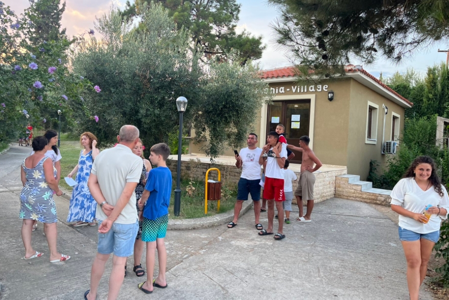 Се огласи агенцијата ЈК Травел за која 10 семејства од Македонија се жалеа дека биле извисени и останале на улица во Грција