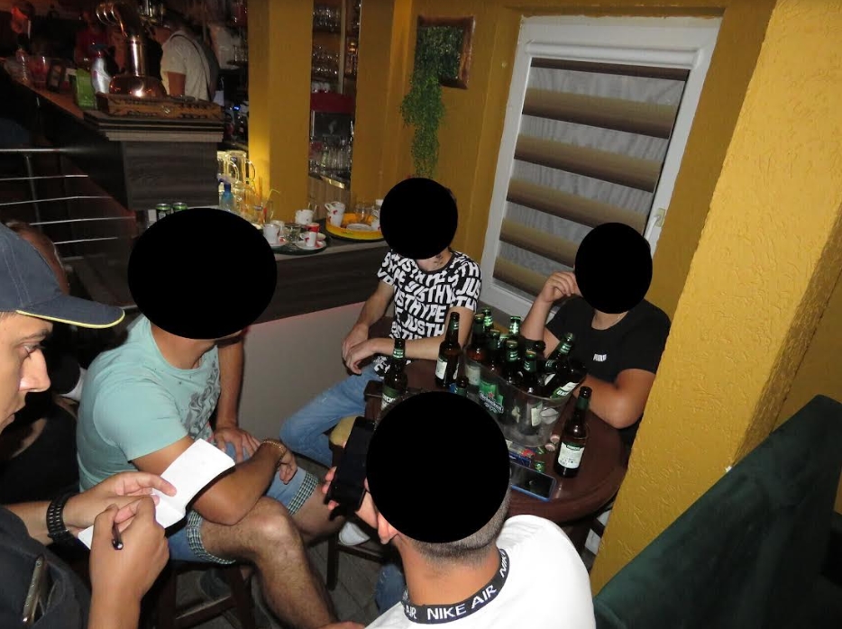 Полицијата влезе во угостителски објекти во Прилеп: Пронајден нож, малолетници пиеле алкохол (ФОТО)