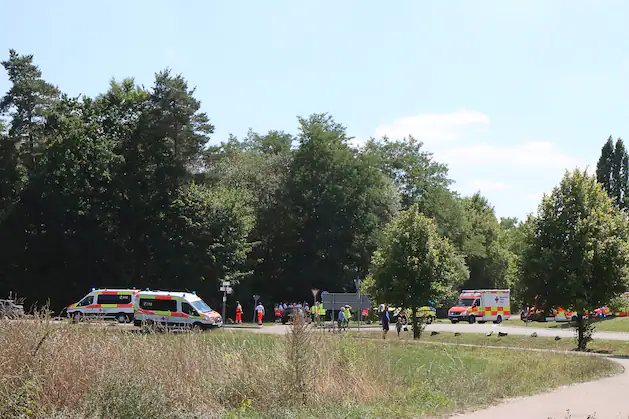 (фото) НАЈНОВА ВЕСТ: Трагедија на ролеркостер во Германија- во судир на два воза повредени се 34 лица