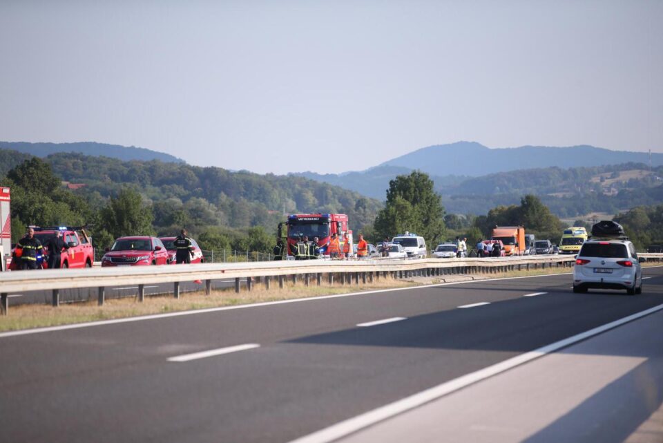 ПРВИ ИНФОРМАЦИИ И ФОТОГРАФИИ: Познато колку лица загинаa во трагедијата во Хрватска утрово, возачот на автобусот најверојатно заспал