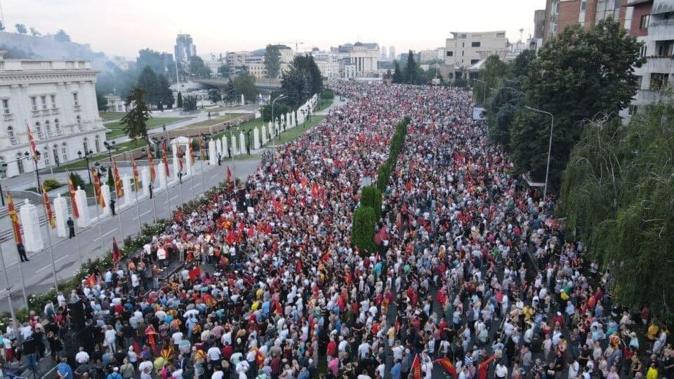 ВОНРЕДНА ВЕСТ: МАКЕДОНИЈА ОДИ НА РЕФЕРЕНДУМ- еве како ќе гласи прашањето! ВМРО-ДПМНЕ ќе повика да се гласа ЗА!