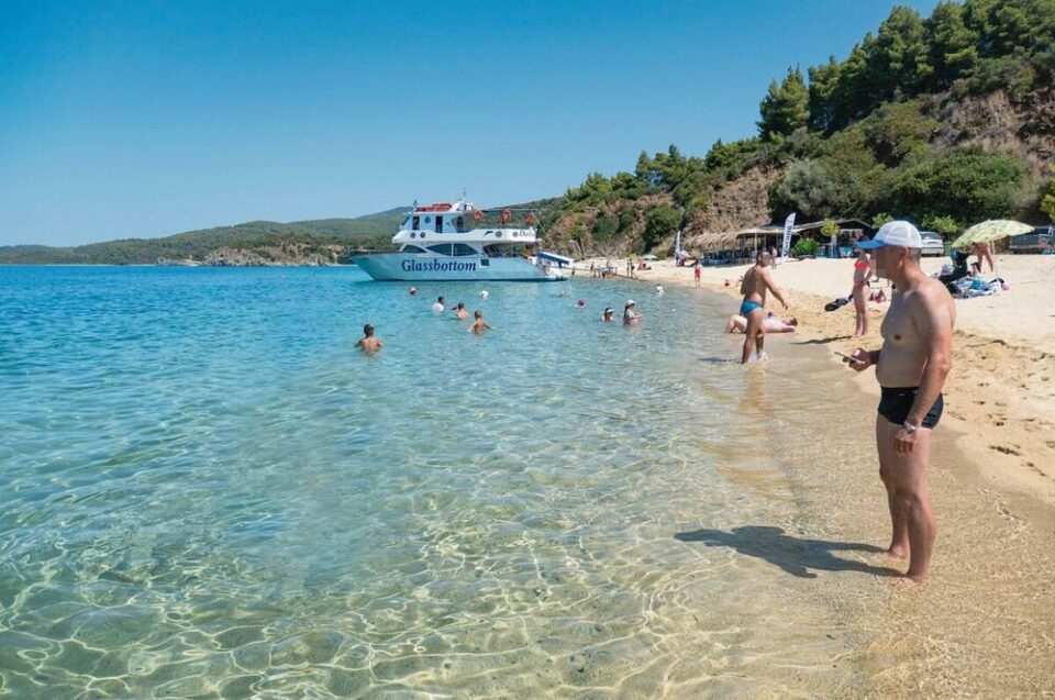 Можен ли е одмор на МОРЕ ВО ОКТОМВРИ: Овие места се препорачуваат во Грција со температури од околу 30 степени!