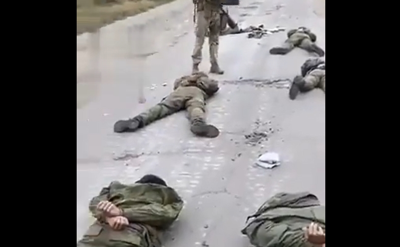 Руски војници масовно се предаваат: Снимки покажуваат општ хаос во руската армија (ВИДЕО)