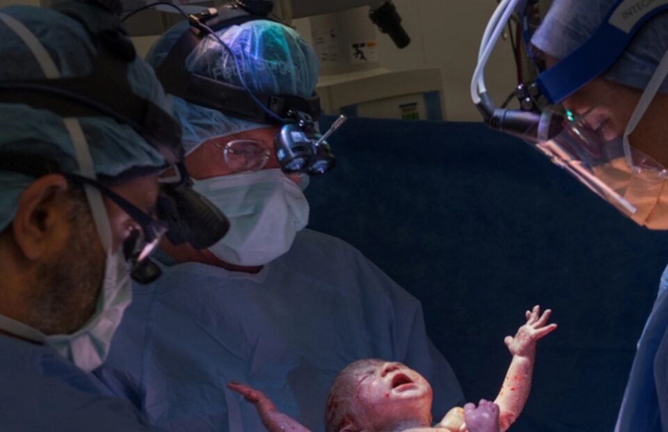 Сите медицинари пратени на повторна обука откако се случи инцидент при раѓање на бебе во БиХ