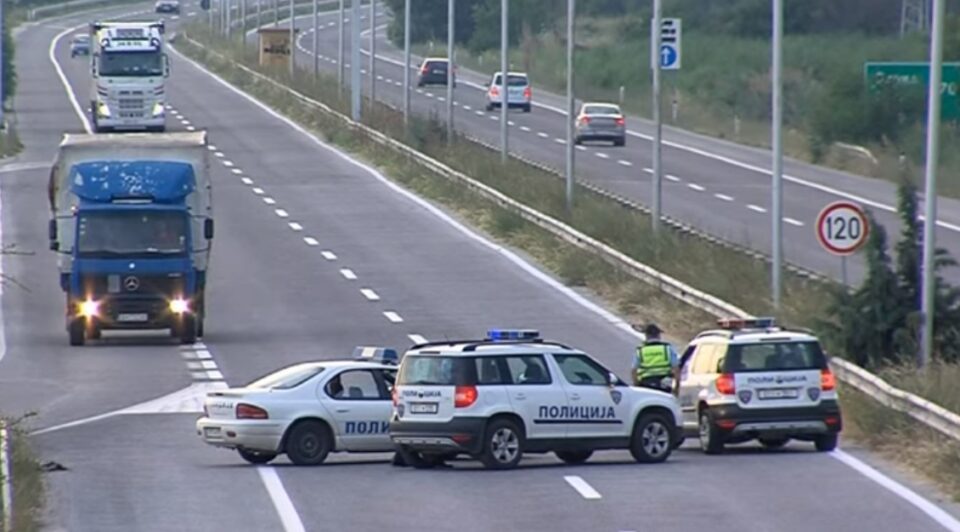 ВОНРЕДНА ВЕСТ: Пукање попладнево на автопатот Штип – Скопје, создадена е голема колона