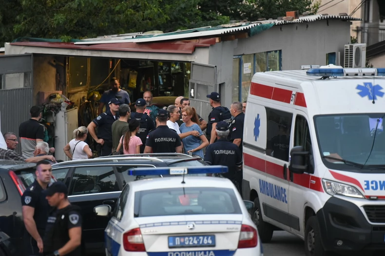 Заврши заложничката драма: Заложникот Слободан му го одзел ножот на киднаперот, полицијата го совладала Стеван (ФОТО)