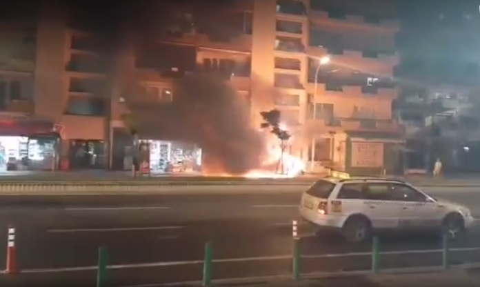НАЈНОВА ВЕСТ: Густ чад се крева во центарот на Скопје- автомобил е цел во пламен (ФОТО)