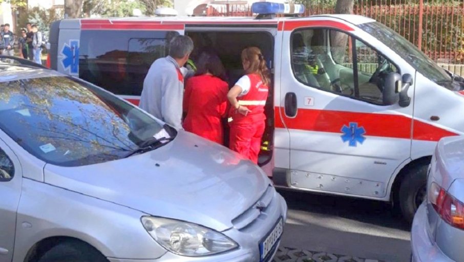 Очевидец на несреќата сведочи: 15 годишно момче се бори за живот откако излета од автобус- инцидент во Белград