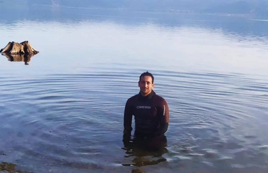 СТРАШНА ТРАГЕДИЈА ВО ГРЦИЈА: 25 годишно момче нурна во морето и повеќе не излезе