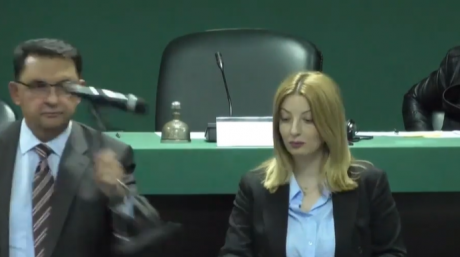 ДОСЕГА НЕВИДЕНО: Славески ѝ го зеде микрофонот на Данела Арсовска (ВИДЕО)