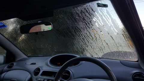 4 начини како да спречите замаглување на прозорците во автомобилот