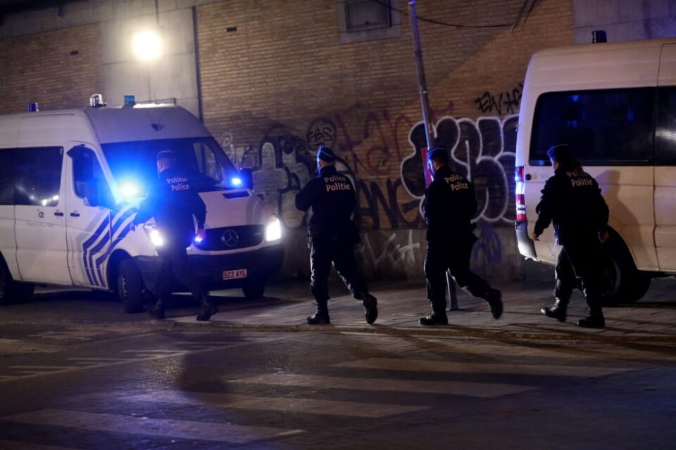 ПОСТОИ СОМНЕЖ ЗА ТЕРОРИЗАМ: Полицаец избоден во близина на железничка станица во Брисел