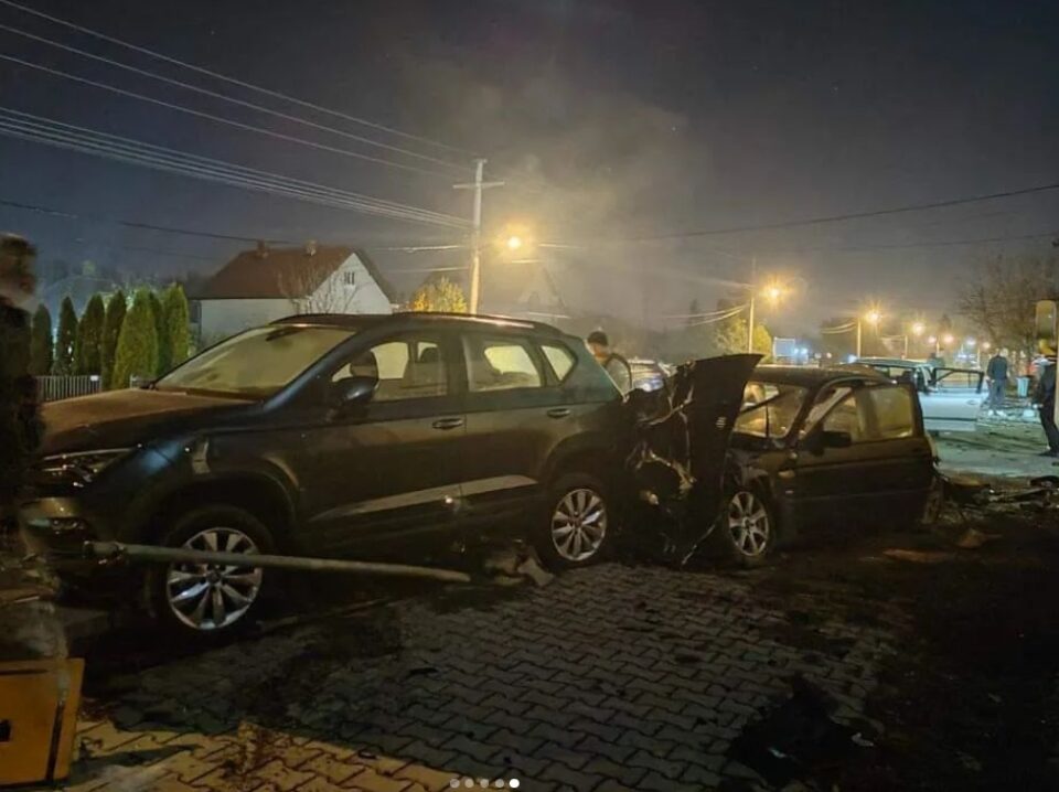 ФОТО: Пијана девојка со БМВ се заби во 3 паркирани автомобили- сцените од несреќата се страшни!