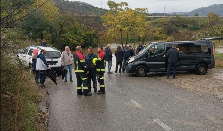 (фото) СТРАШНА ТРАГЕДИЈА РАНО УТРОВО: „Голф 3“ со три лица излета во река, извлечено е тело на девојка- тешка сообраќајка во Црна Гора