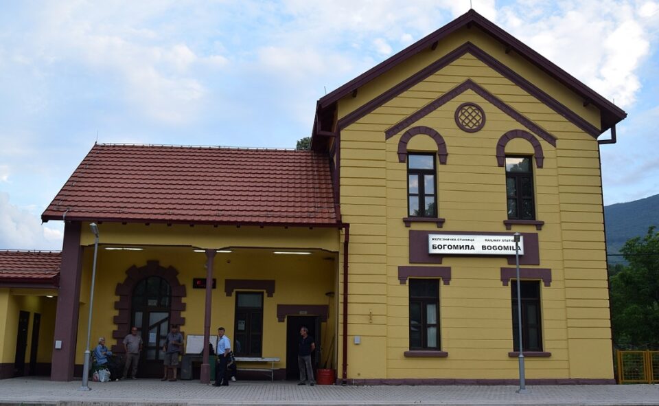 ВОНРЕДНА ВЕСТ: 120 патници со воз се заглавени кај Богомила, може во вагоните да бидат дури 10 часа