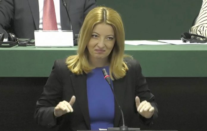 Скопјеинфо.мк: Неофицијално, Данела размислува да поднесе оставка поради здравствени причини на почетокот од 2023?