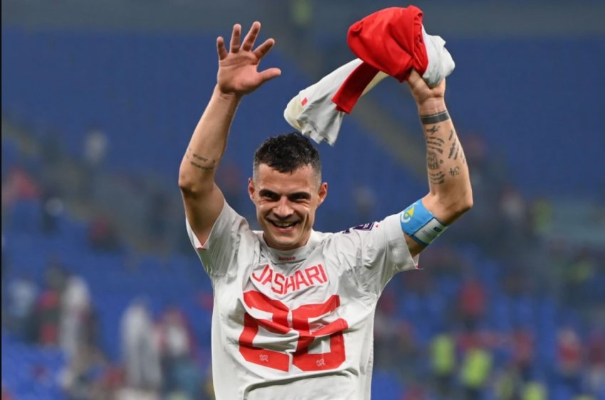 Џака по победата над Србија ја спомена Македонија откако се појави во дрес со име Јашари (ФОто0
