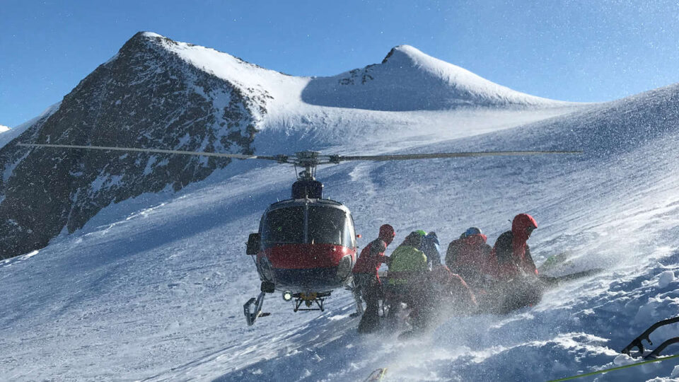 ТРАГЕДИЈА: Двајца тинејџери го загубија животот откако паднаа во провалија длабока 60 метри додека скијале во Австрија