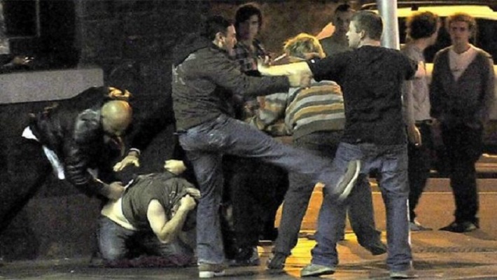 Крвава тепачка помеѓу полициски инспектори на предновогодишна забава во Македонија