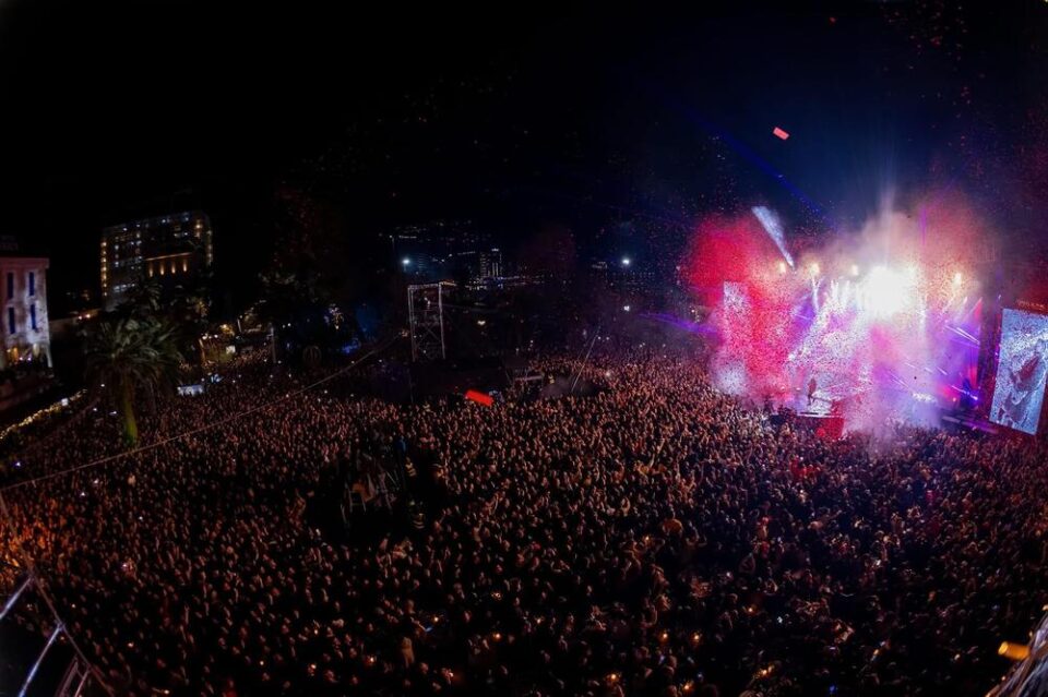 ВРТОГЛАВИ ХОНОРАРИ: Дино Мерлин наплатил дури 90.000 евра за настап на новогодишната ноќ во Будва