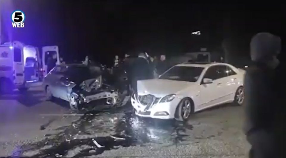 ВОНРЕДНА ВЕСТ: Тешка сообраќајка се случи вечерва во Скопје (ФОТО)