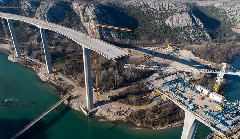 Додека ние го чекаме Кичево- Охрид: Видете каков мост е при крај во БиХ, изгледа НЕСТВАРНО! (фото галерија)