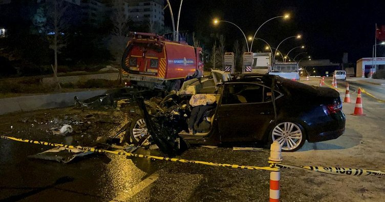 (фото) Страшна несреќа во текот на ноќта: Едно лице загина откако се заби во камион прскалка во Анкара