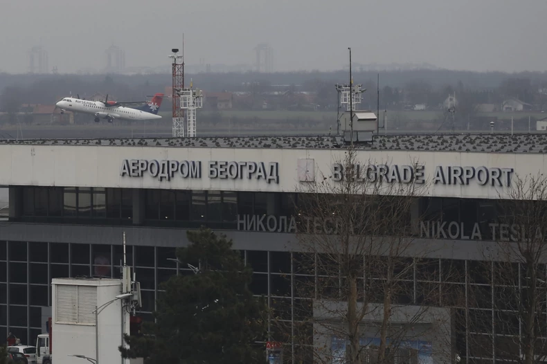 ТРАГЕДИЈА: Авион принудно слета во Белград – жена почина за време на летот од Келн до Ниш