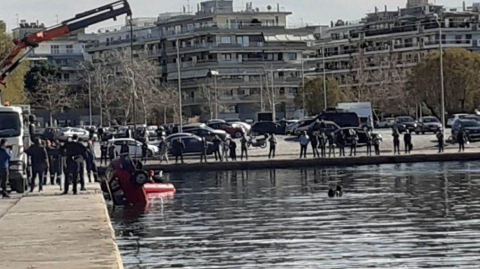 ФОТО: Млад полицаец болен од рак си ги врза рацете за волан и со автомобил влета во морето кај Солун