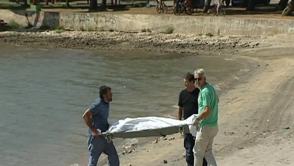 СТРАШНА ТРАГЕДИЈА ПОПЛАДНЕВО: 17 годишно момче се удави откако со другарите скокнале од чамец во Дунав