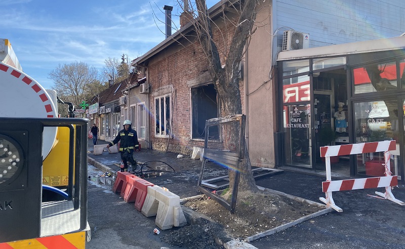 ФОТО: Изгоре познат ресторан во центарот на Скопје