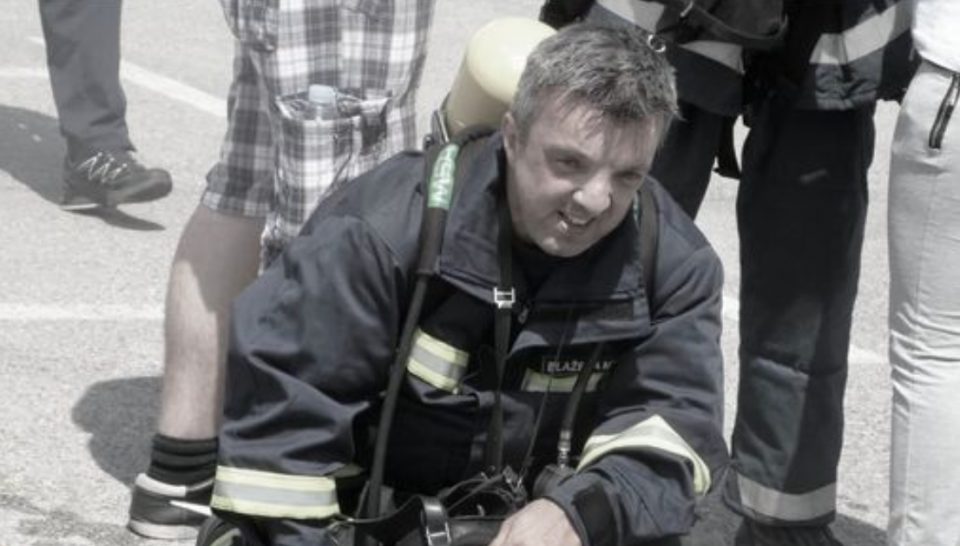 ГОЛЕМА ТАГА: Колегите се простуваат од трагично загинатиот пожарникар Маријан (ФОТО)