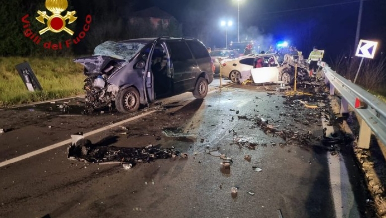 НАЈНОВА ВЕСТ: Тројца Македонци загинаа во страшна сообраќајка во Италија