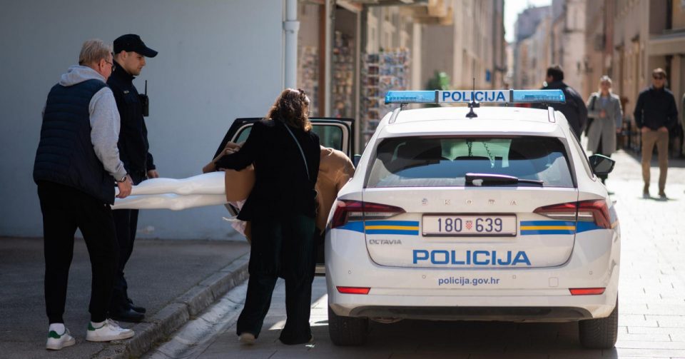 Скандал на ВЕЛИКА САБОТА: Поради „навреда моралот на граѓаните“ погледнете кого уапси полицијата (ФОТО)