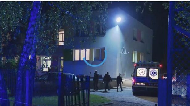 НАЈНОВА ВЕСТ: Маж со нож влета во сиропиталиште, уби едно лице и повреди уште 9 – страшен напад во Полск