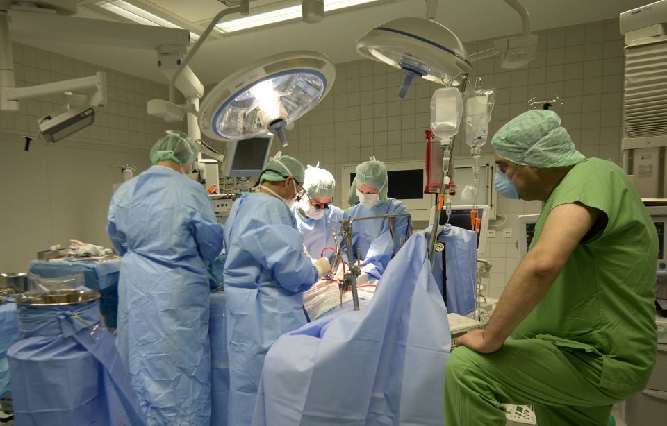 15 деца починаа за време на операција на срцето, сите оперирани од ист кардиохирург- скандал ја тресе Грција