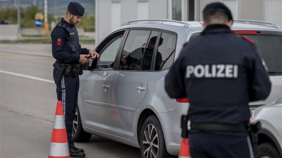 Европската комисија ѝ се закани на Австрија поради шенгенската гранична контрола