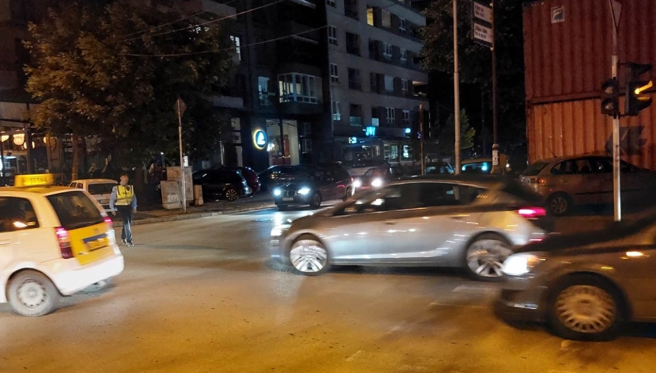 ФОТО: Сообраќаен метеж вечерва во Скопје- причина е познатата балканска пејачка